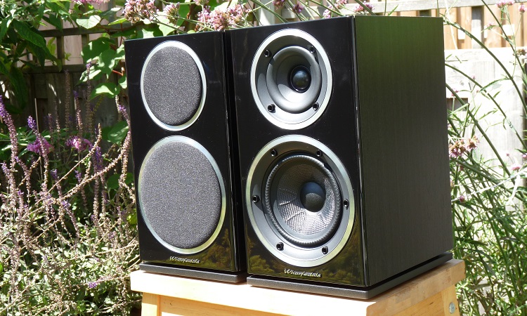 review-wharfedale-diamond-220:-good-sound-for-a-low-price