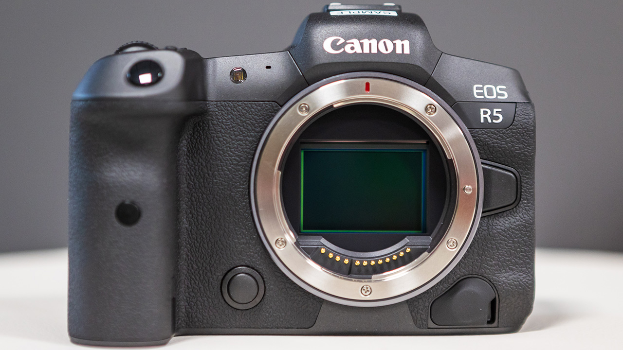 canon-eos-r5-receives-the-new-firmware-12.0-with-some-news