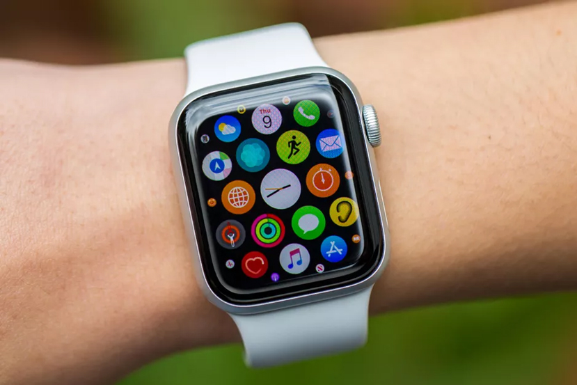 apple-would-be-considering-installing-a-camera-under-the-screen-of-the-apple-watch