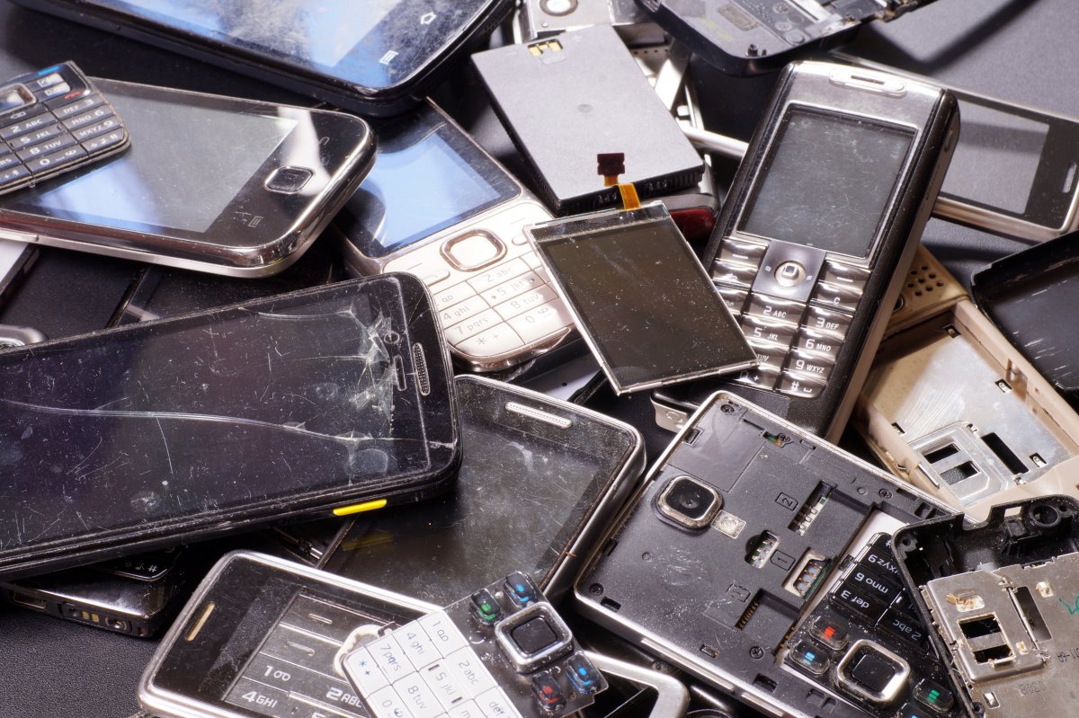 discount-stores-and-supermarkets-should-accept-electronic-waste