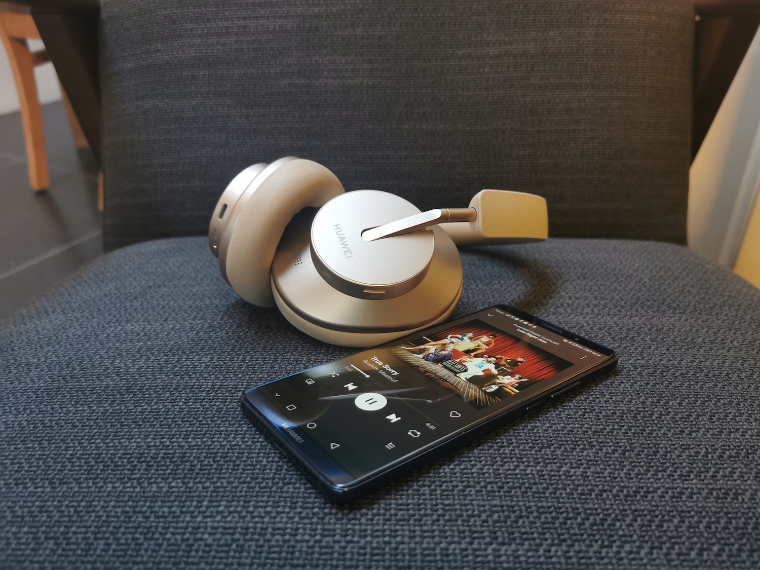 review:-huawei-freebuds-studio-elegant-and-good-headphones-with-noise-cancellation