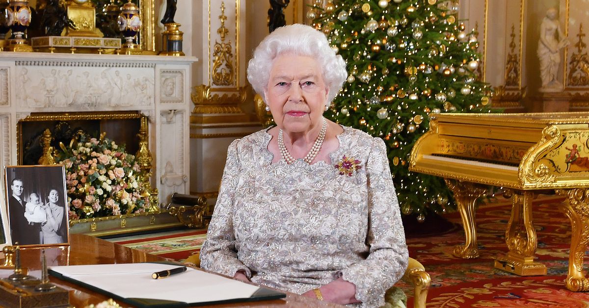 queen-elizabeth-will-deliver-her-christmas-day-message-via-alexa-this-year,-if-you-ask