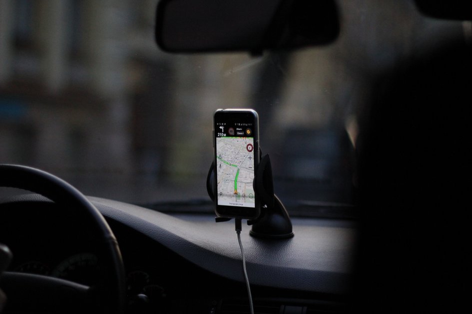 best-phone-mount-for-cars-2021:-cradle-or-mount-your-cell-phone-the-easy-way