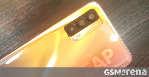 photos-of-the-realme-koi-(aka-race)-surface,-rumors-hint-at-125w-fast-charging