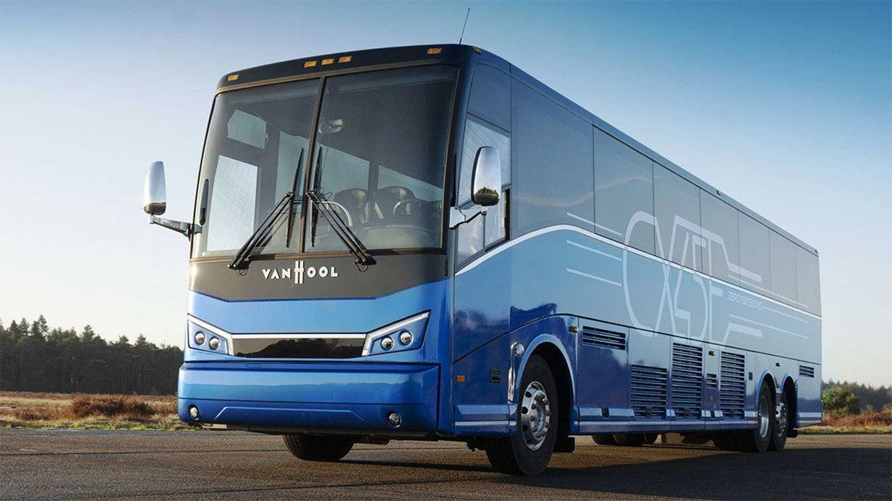 van-hool-in-the-usa-with-its-first-electric-touring-bus:-676-kwh-of-batteries-and-range-of-up-to-500-km