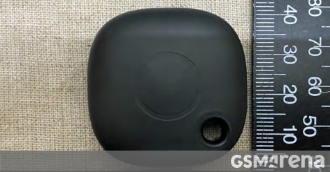 samsung-galaxy-smarttag-bluetooth-object-tracker-appears-in-live-images