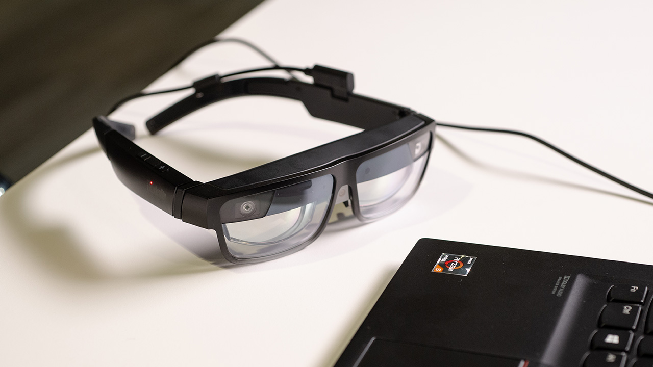 lenovo-thinkreality-a3-are-the-new-ar-smart-glasses-for-companies