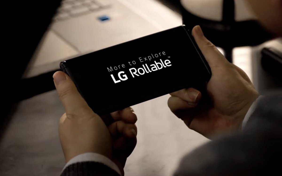 ces:-lg-rollable:-lg-shows-a-smartphone-with-a-display-that-can-be-rolled-out