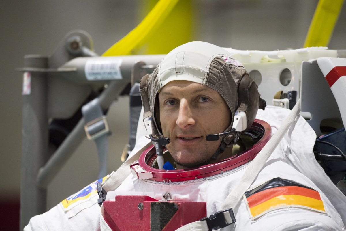 esa-spaceman-matthias-maurer:-eating-in-space-“the-only-piece-of-luxury”