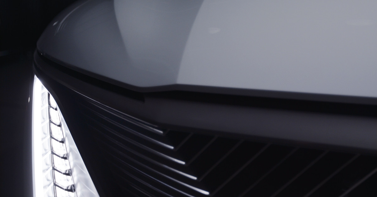 gm-teases-cadillac-celestiq-ev-with-adjustable-glass-roof-and-full-width-touchscreen