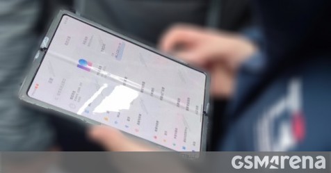 xiaomi-foldable-phone-prototype-leaks-in-spy-photos