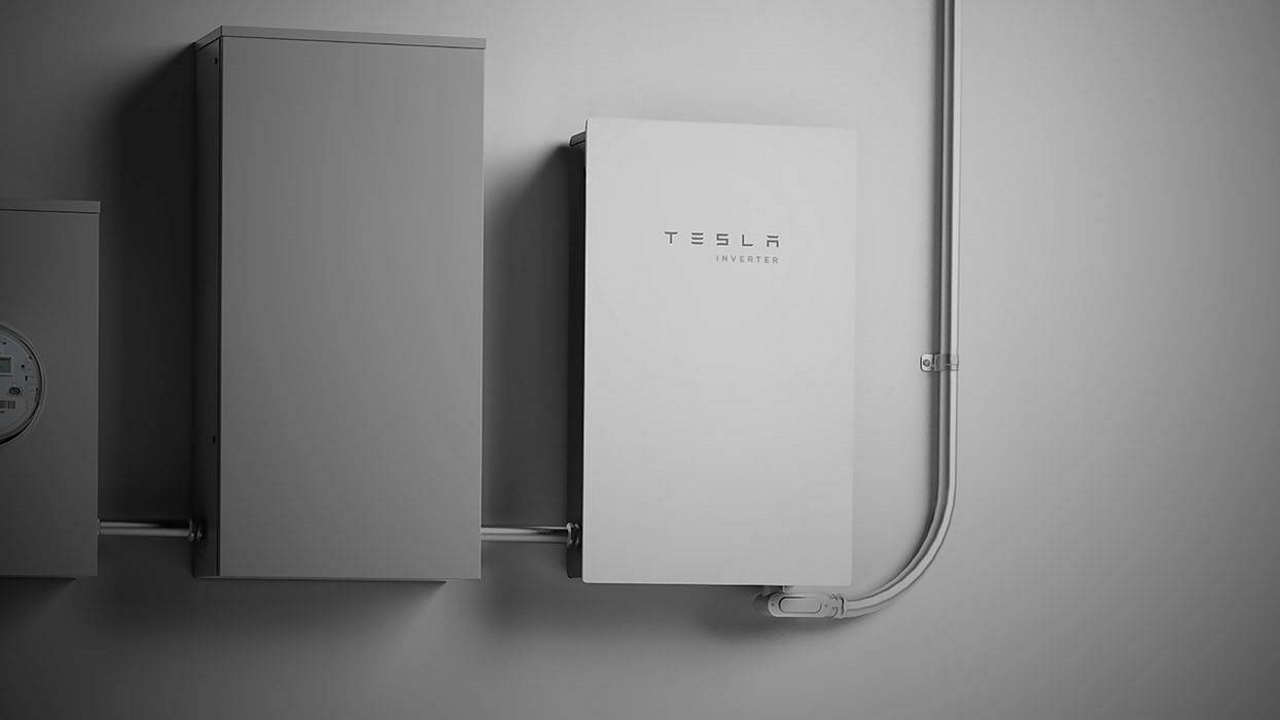 tesla,-the-inverter-for-photovoltaic-systems-arrives