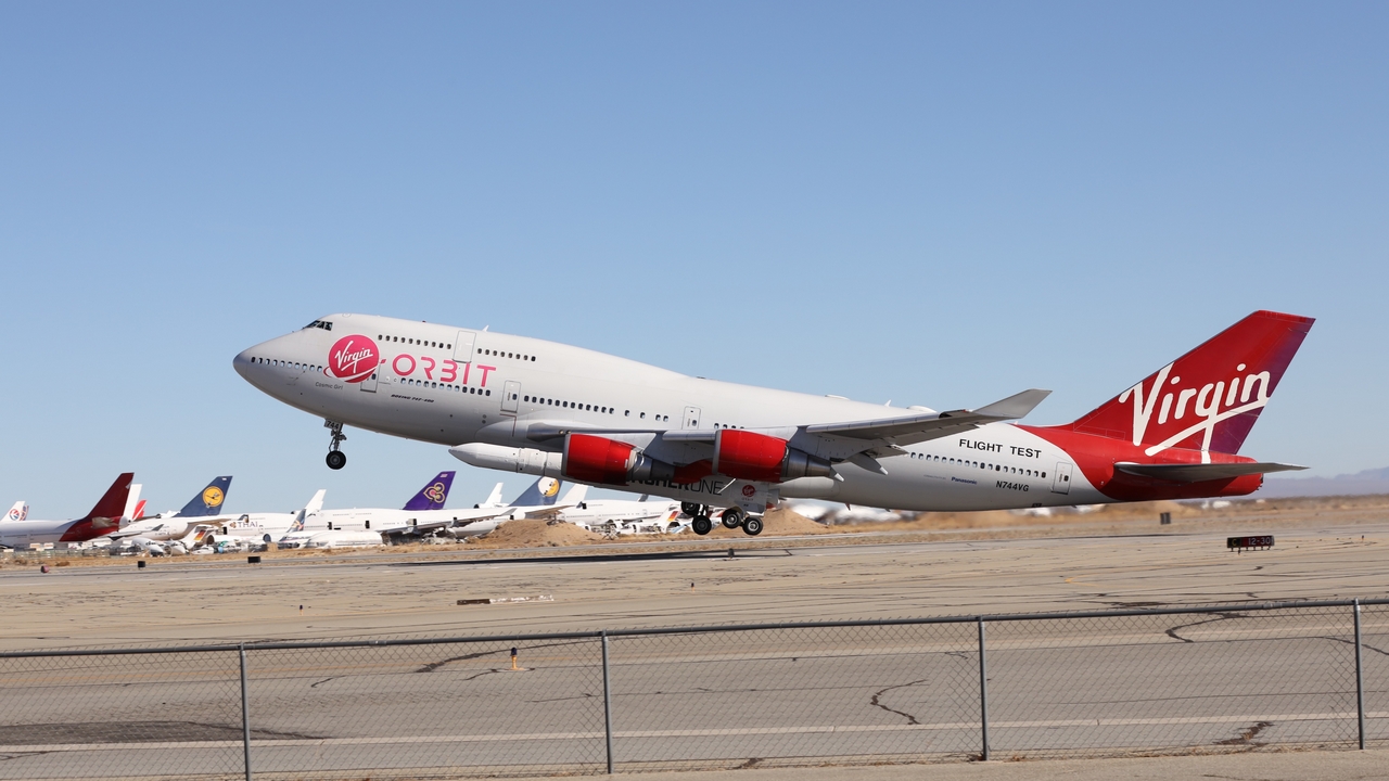 virgin-orbit-manages-to-launch-a-rocket-into-space-from-its-boeing-747-400