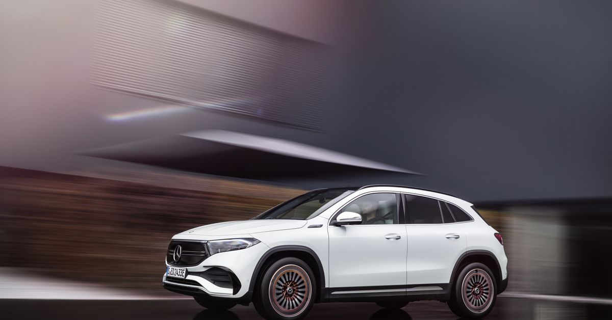 mercedes-benz-unveils-eqa-electric-crossover-with-less-than-300-miles-of-range