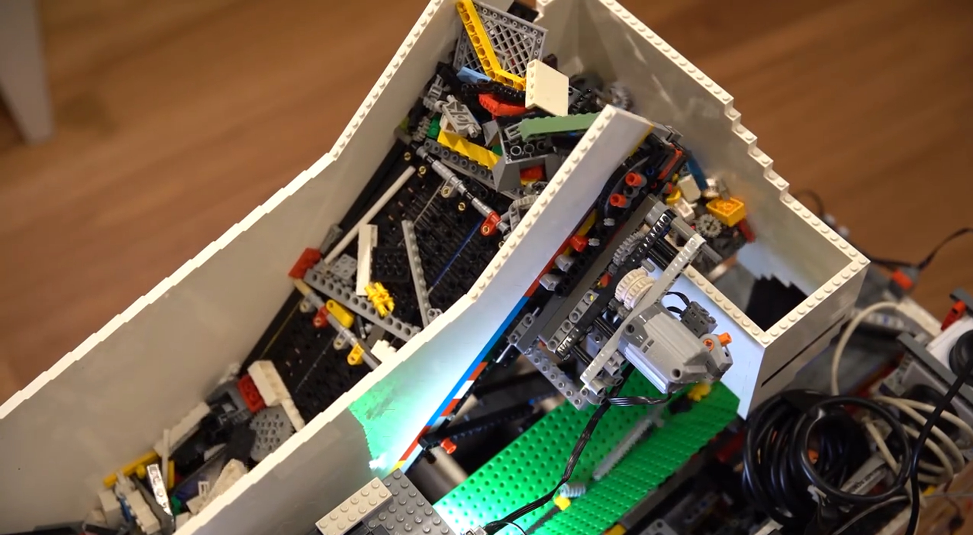 raspberry-pi-universal-lego-sorter-recognizes-any-brick