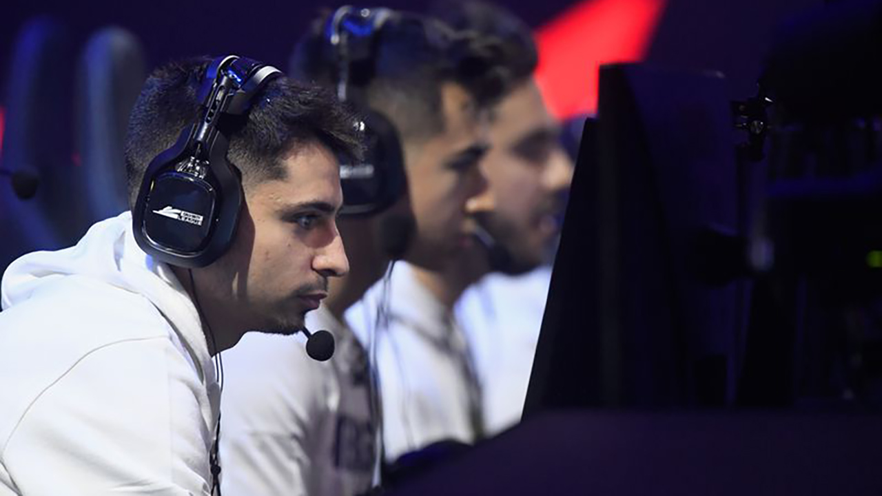 zoomaa,-cod-pro-player,-forced-to-retire-due-to-hand-injury