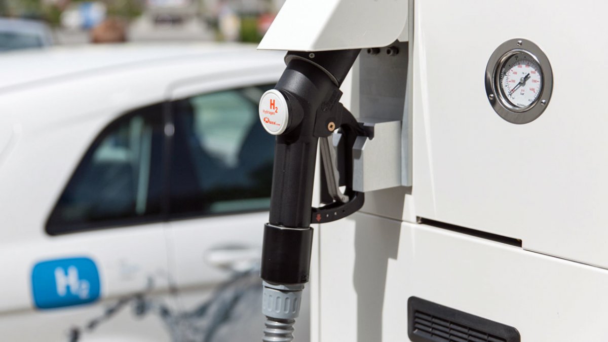 refuel-non-stop-at-the-hydrogen-filling-station