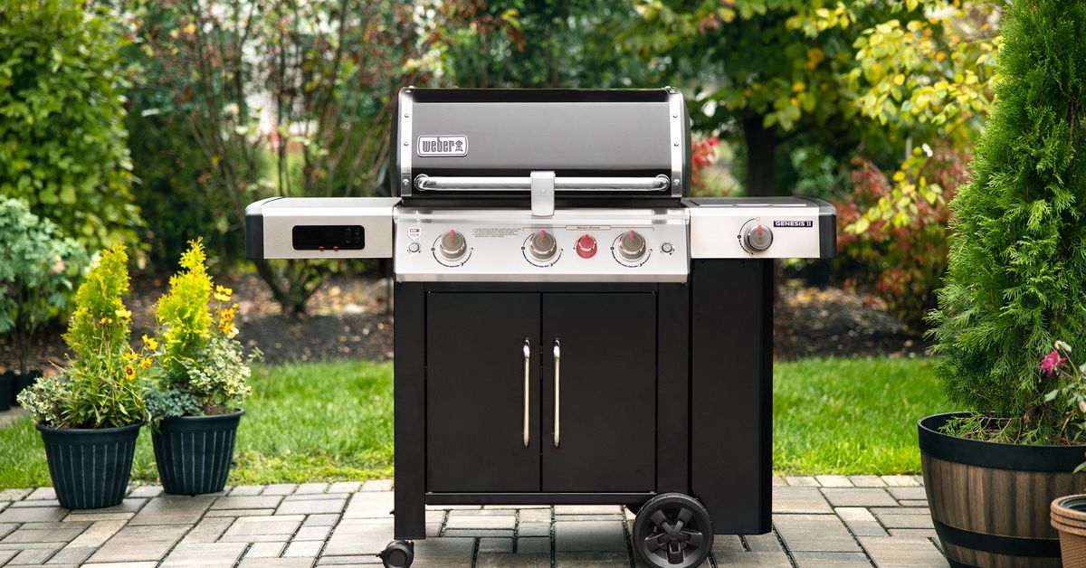 weber’s-latest-gas-grills-have-wi-fi,-bluetooth,-and-digital-displays