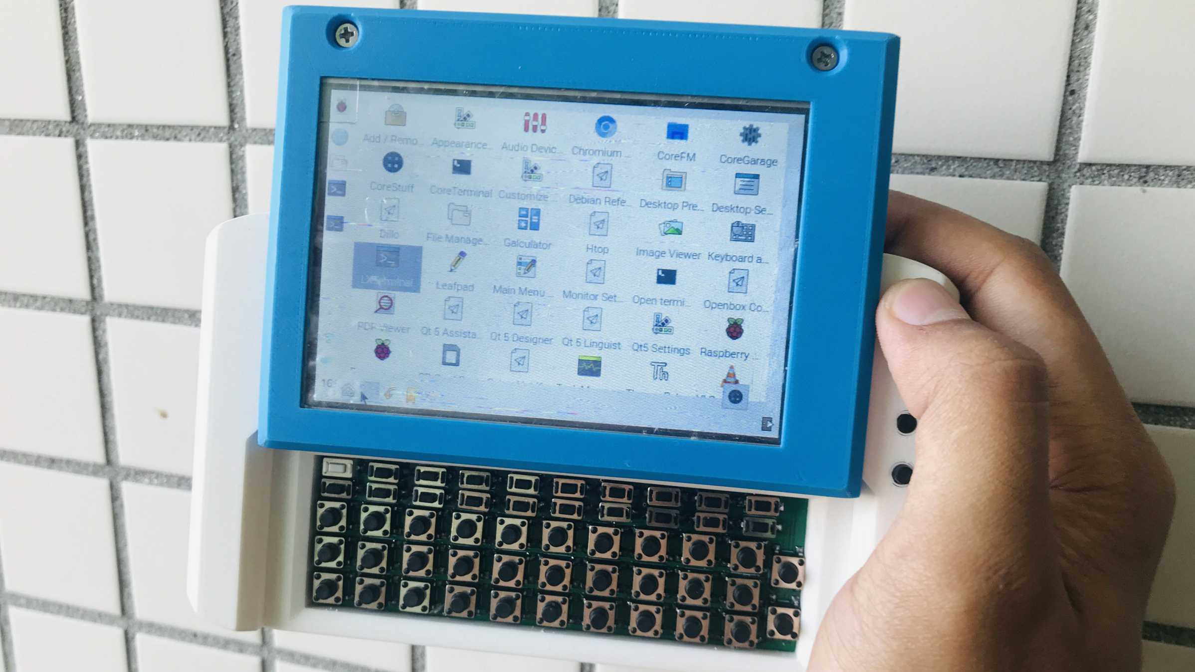 turn-your-raspberry-pi-into-a-motorola-droid-like-handheld-pc