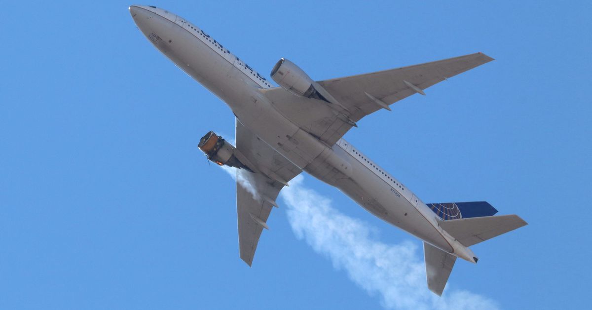 united-airlines-flight-safely-lands-after-dramatic-engine-failure-caught-on-camera