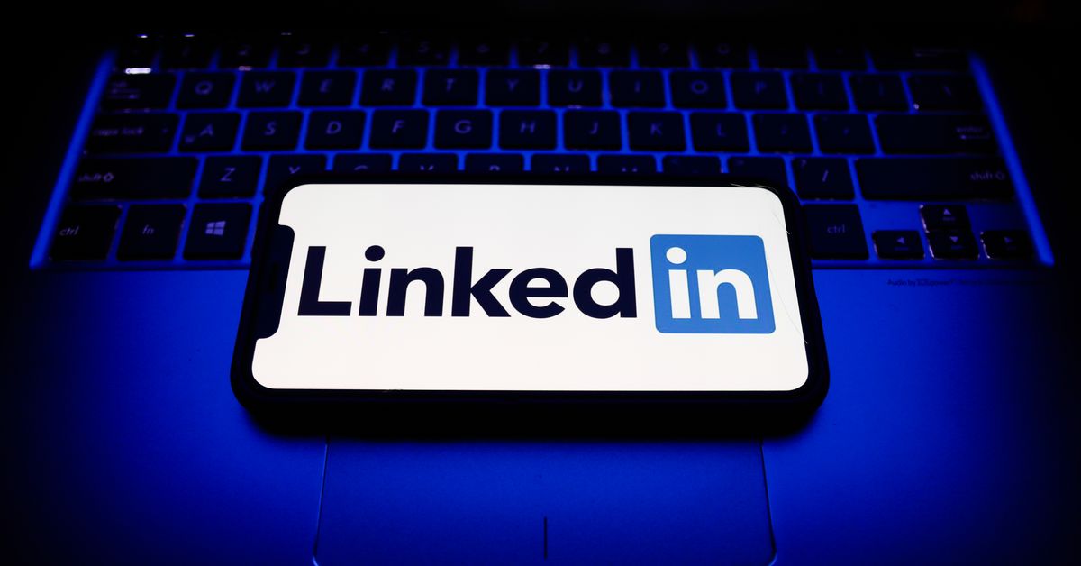 linkedin-is-down-so-you-can’t-add-anyone-to-your-professional-network