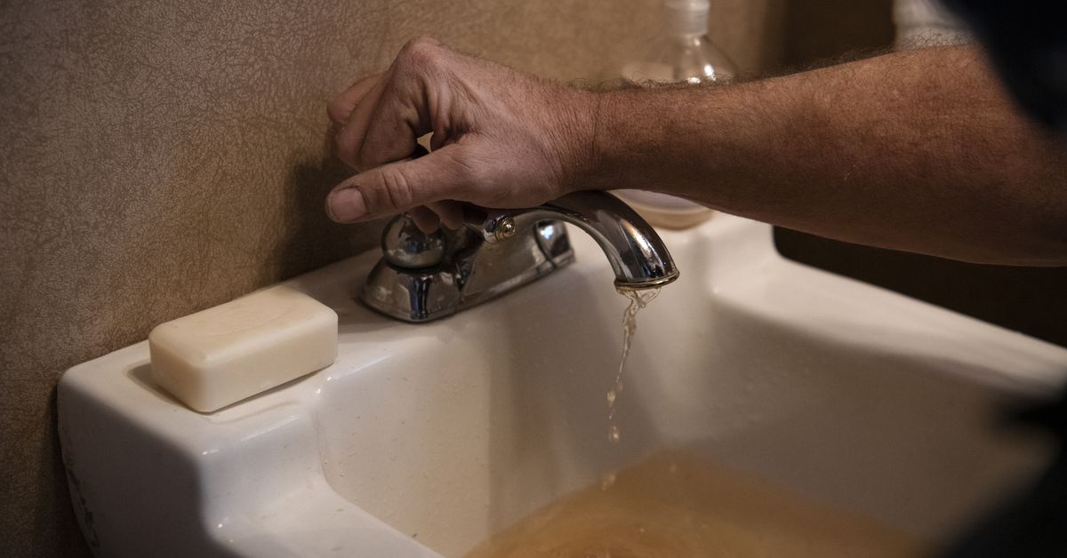 left-out-of-boil-water-orders,-some-texans-may-need-to-test-wells