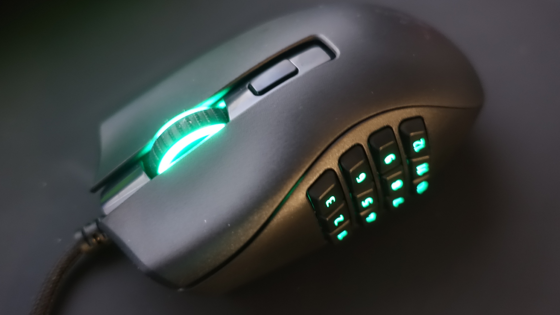 razer-naga-x-review:-surrounded-by-strong-predators