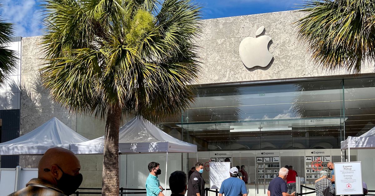 apple-has-reopened-all-of-its-us-retail-stores-for-the-first-time-in-nearly-a-year