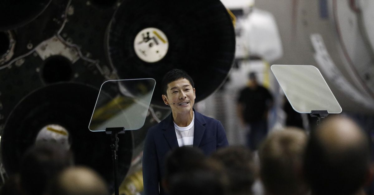 japanese-billionaire-is-looking-for-eight-people-to-join-him-for-a-moon-voyage-on-spacex-rocket