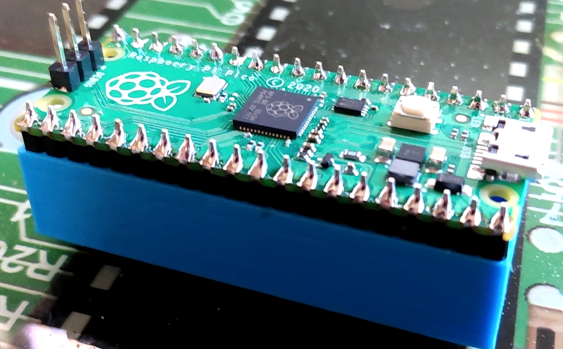 maker-creates-raspberry-pi-pico-3d-printed-soldering-jig