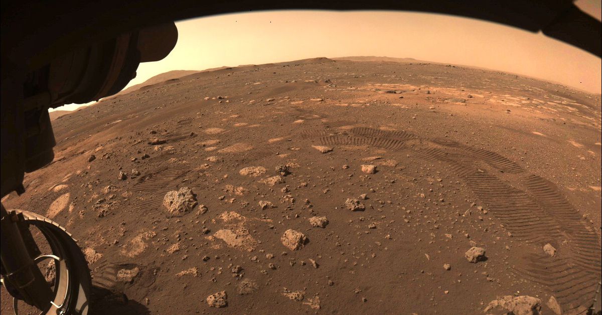 nasa’s-perseverance-rover-scoots-around-on-mars-for-the-first-time