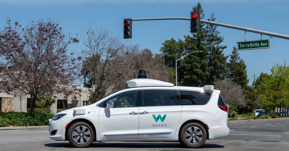 waymo simulated-real-world-crashes-to-prove its-self-driving cars-can-prevent-deaths
