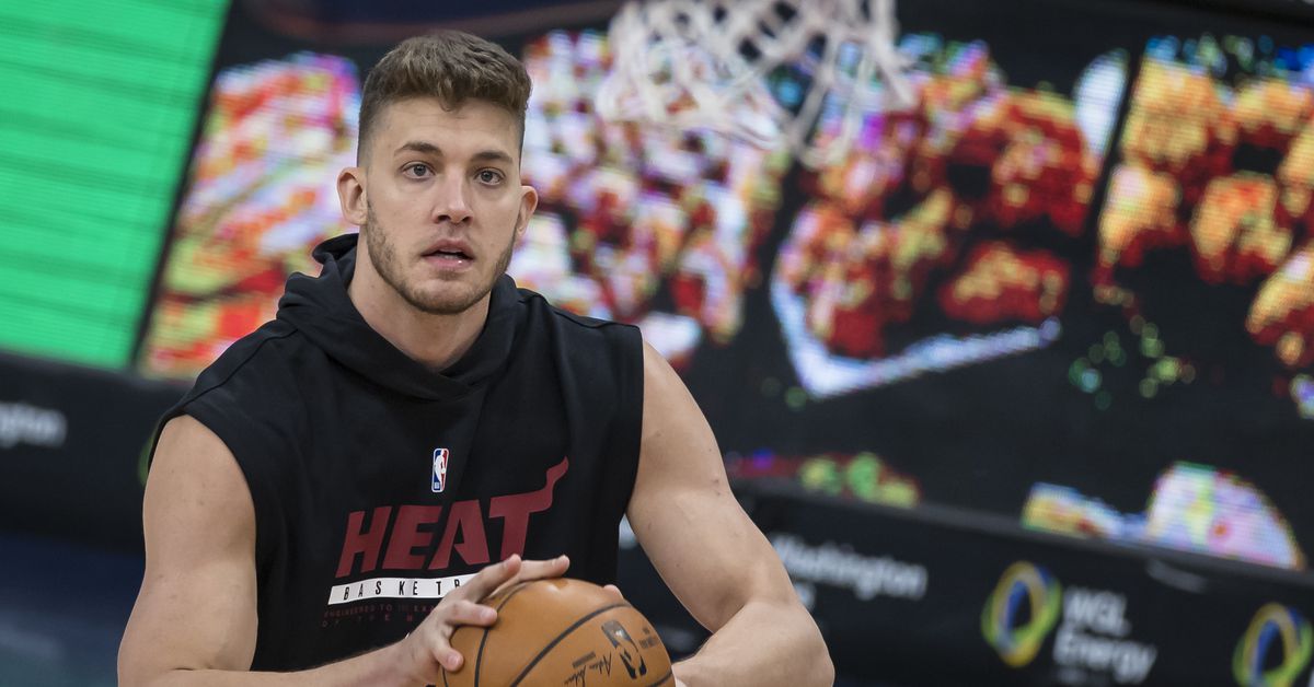 miami-heat-suspends-meyers-leonard-for-using-slur-during-twitch-stream