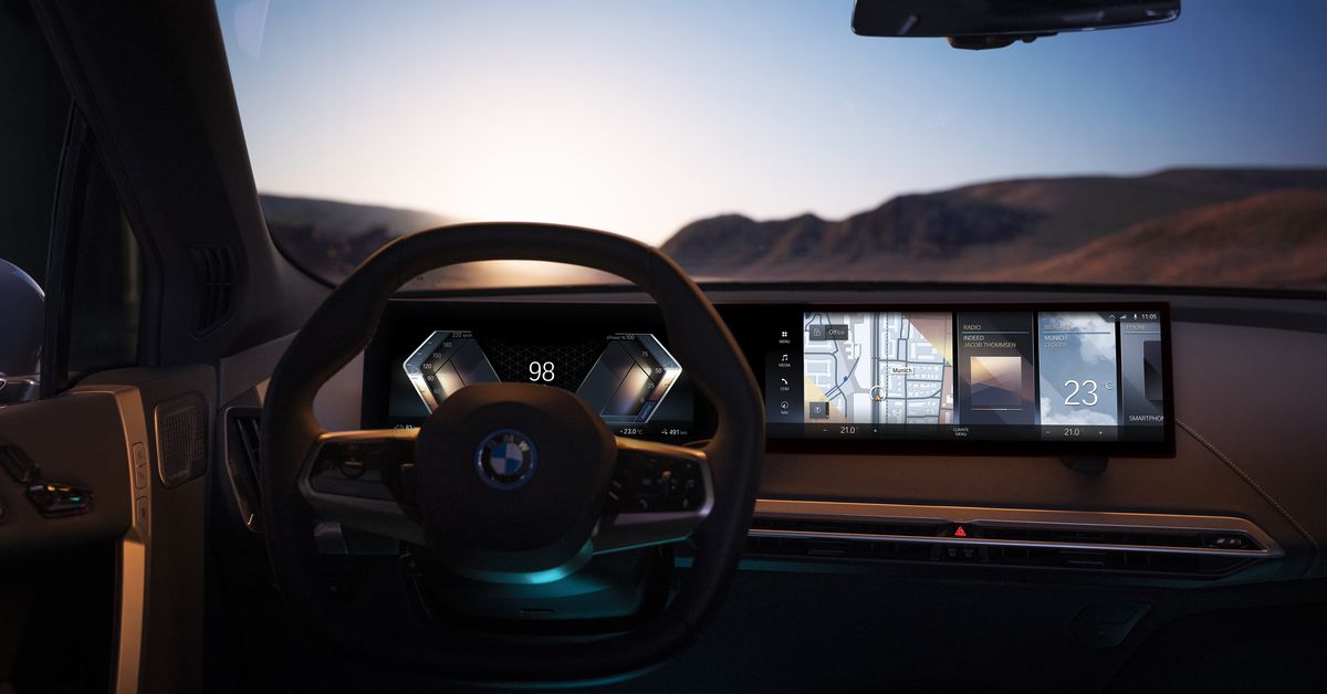 bmw’s-new-curved-idrive-display-is-a-‘major-step’-toward-autonomous-driving