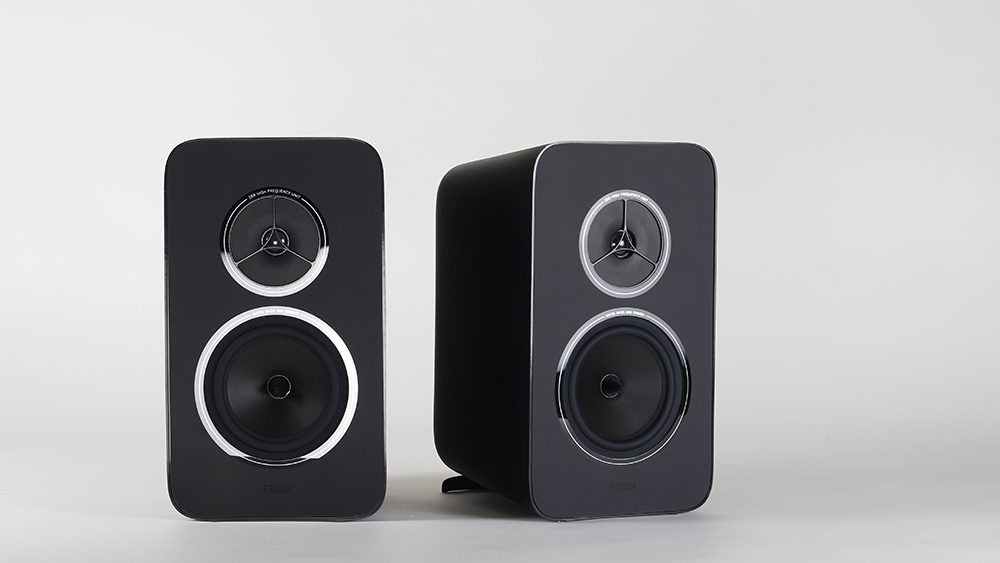 rega-introduces-kyte-bookshelf-speakers-with-“unique”-phenolic-resin-cabinet