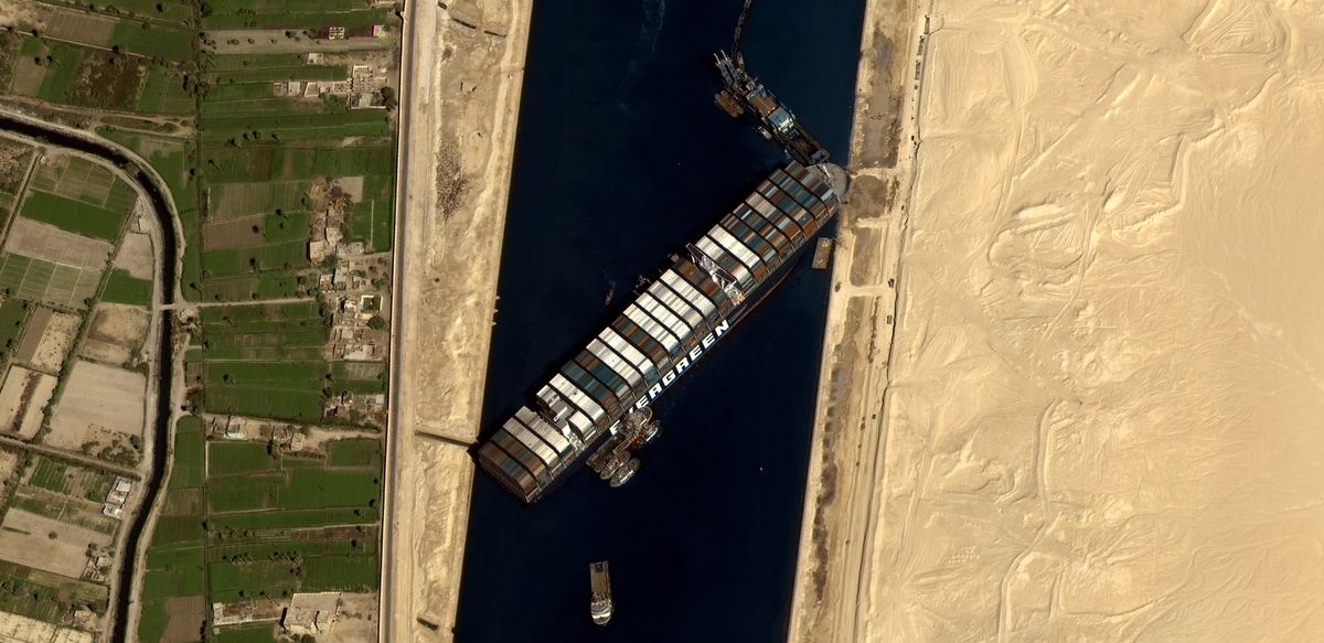 this-microsoft-flight-simulator-mod-features-the-cargo-ship-stuck-in-the-suez-canal
