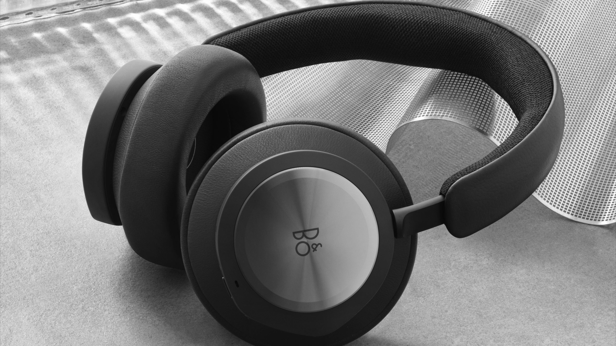 meet-beoplay-portal,-bang-&-olufsen’s-first-ever-wireless-gaming-headset