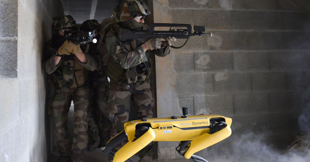 the-french-army-is-testing-boston-dynamics’-robot-dog-spot-in-combat-scenarios