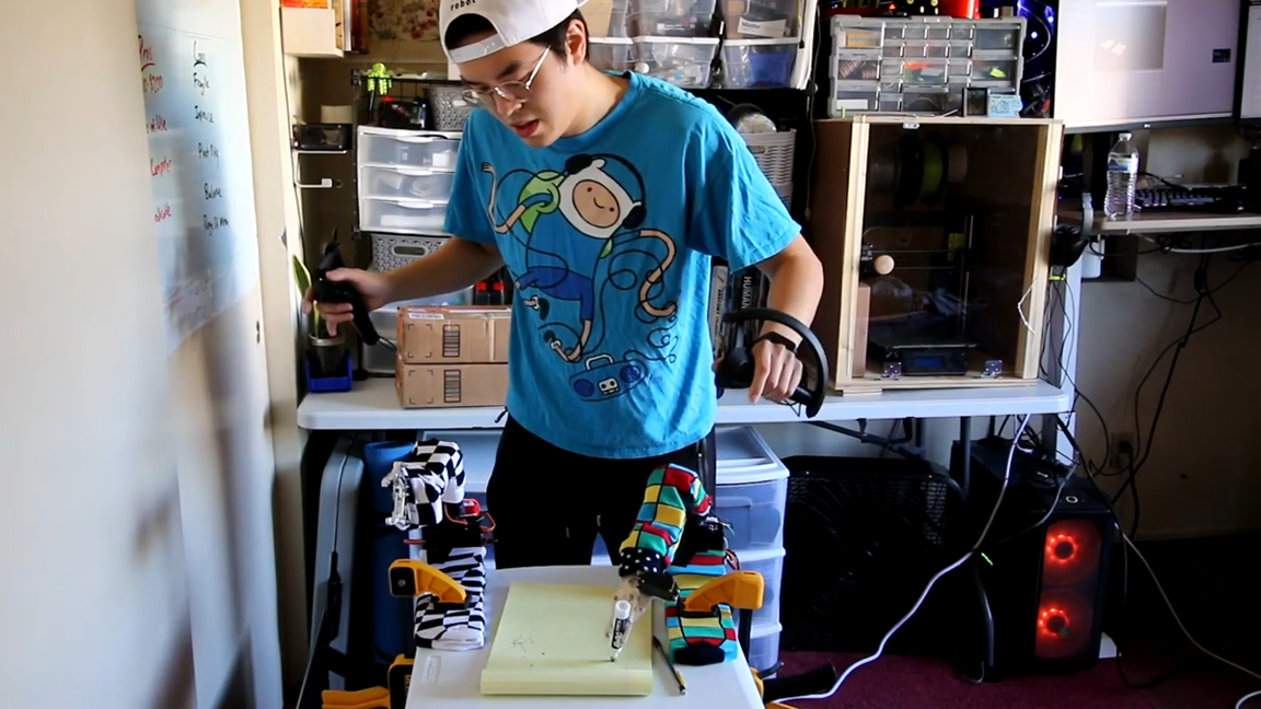 you-can-control-these-raspberry-pi-robot-arms-with-vr-controllers