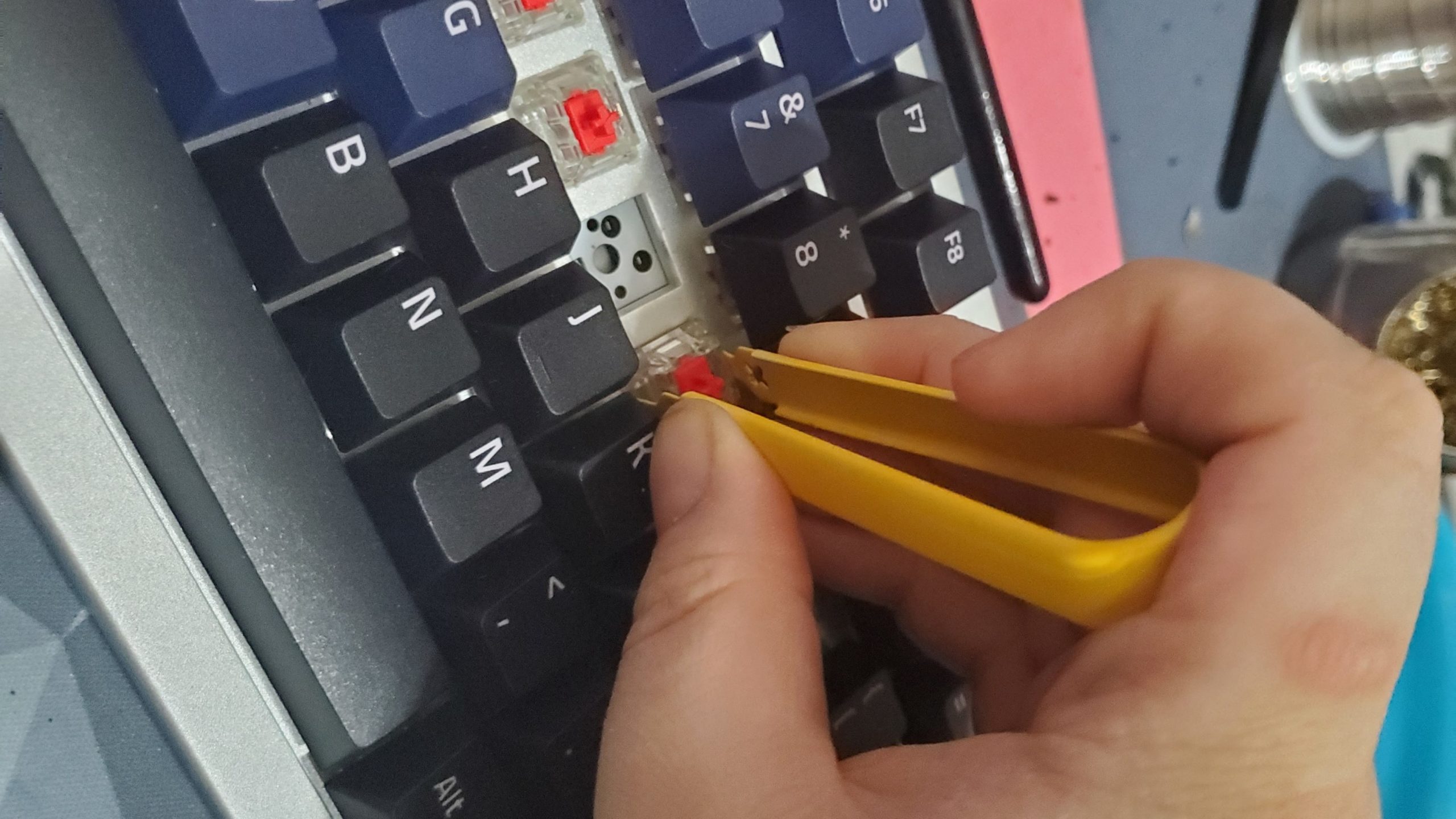 how-to-lube-switches-on-your-mechanical-keyboard