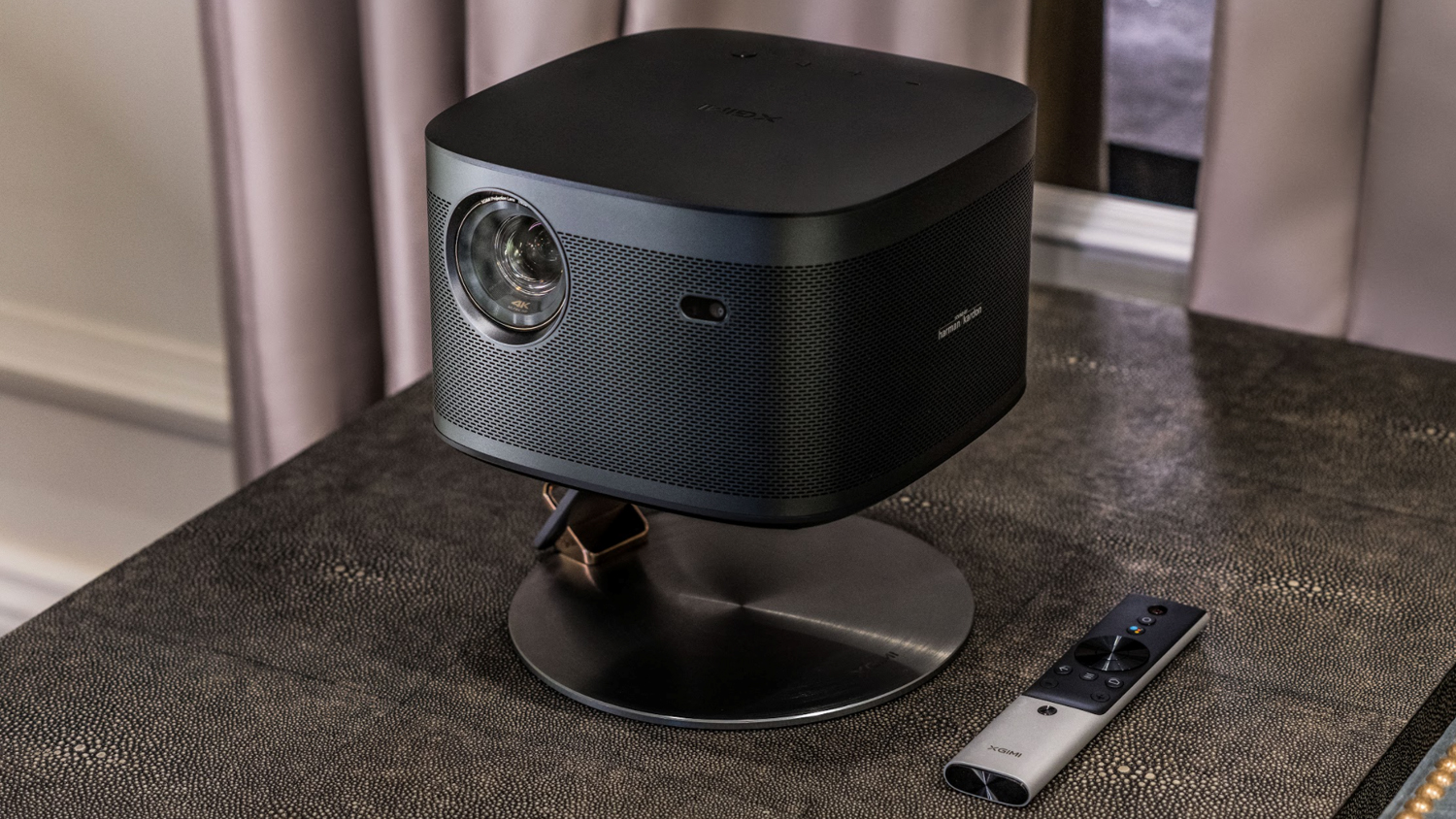 xgimi-horizon-pro-is-a-4k-portable-projector-aimed-at-a-luxury-lifestyle