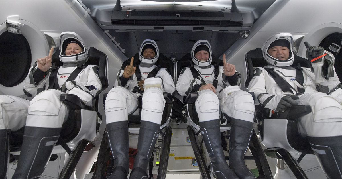 spacex-crew-dragon-resilience-safely-returns-four-astronauts-to-earth