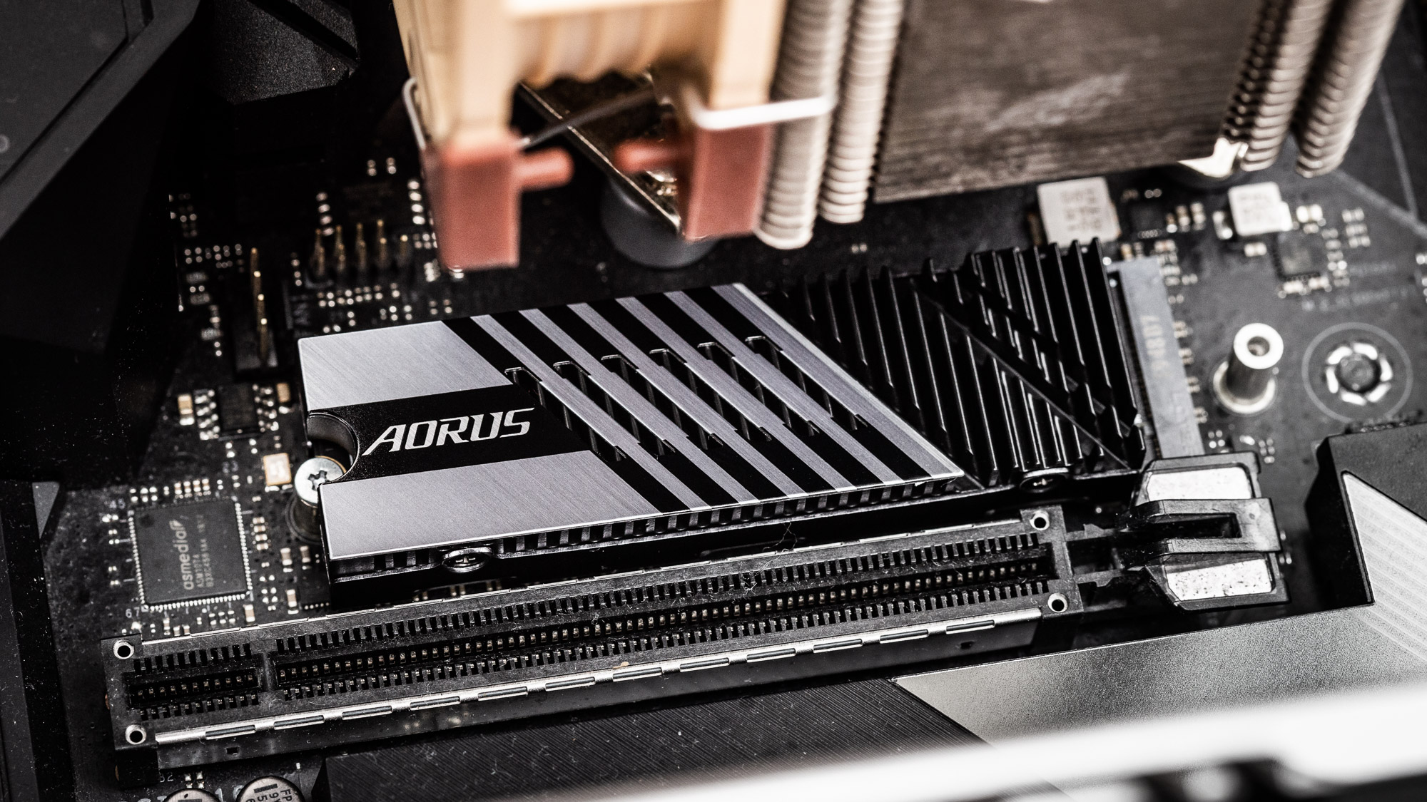 gigabyte-aorus-gen4-7000s-m.2-nvme-ssd-review:-nanocarbon-cooled-for-speed