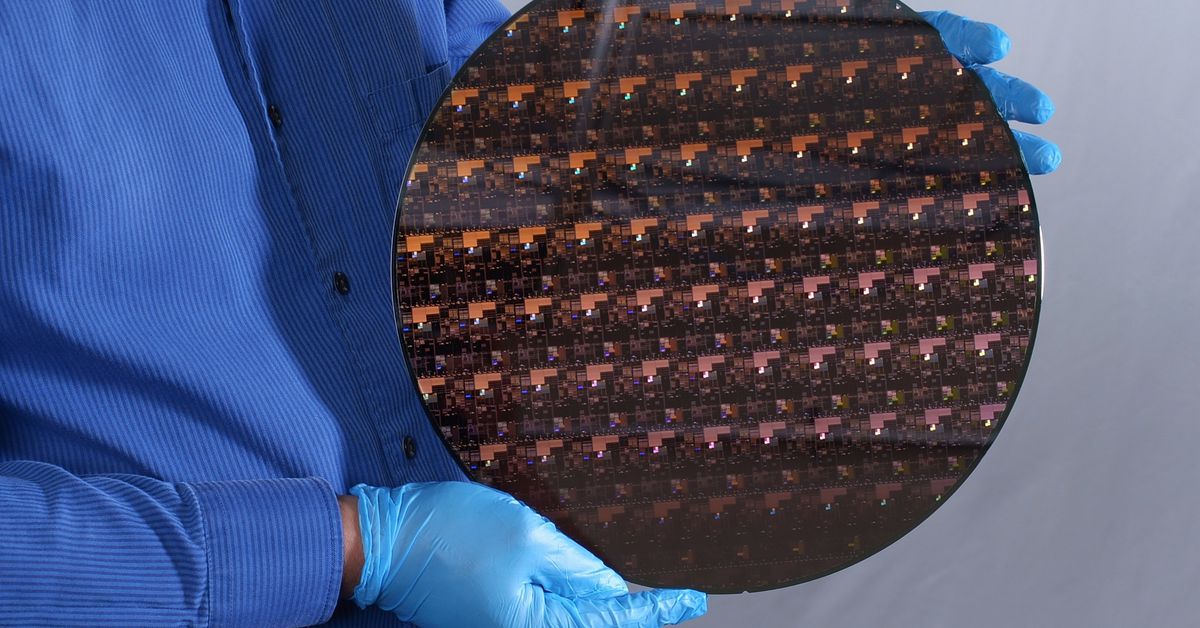 ibm’s-first-2nm-chip-previews-the-processors-of-tomorrow