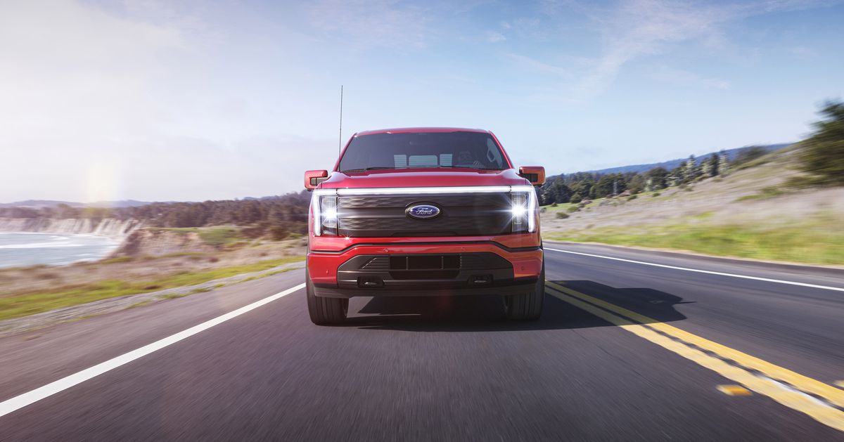 how-ford’s-f-150-lightning-stacks-up-against-the-tesla-cybertruck-and-hummer-ev
