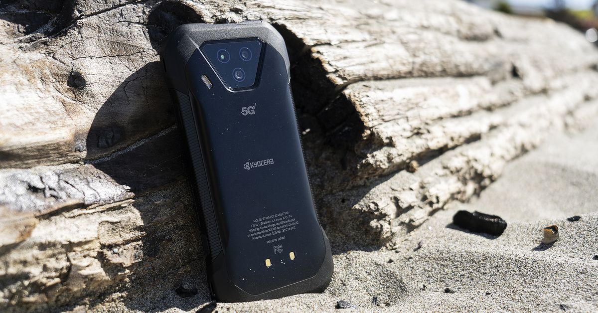 kyocera-duraforce-ultra-5g-uw-review:-extreme-durability-for-an-extreme-price