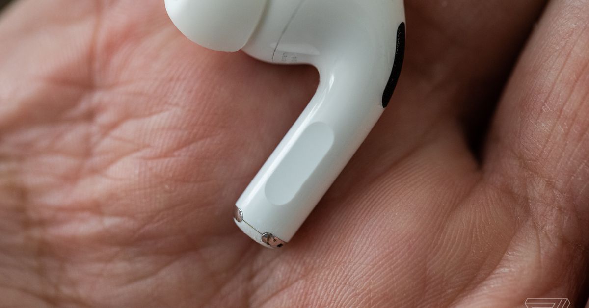 the-airpods-pro’s-force-sensor-is-a-more-comfortable-way-to-control-audio