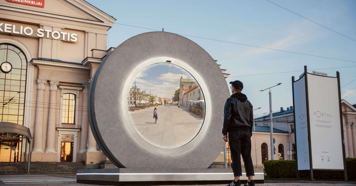 vilnius,-lithuania-built-a-‘portal’-to-another-city-to-help-keep-people-connected