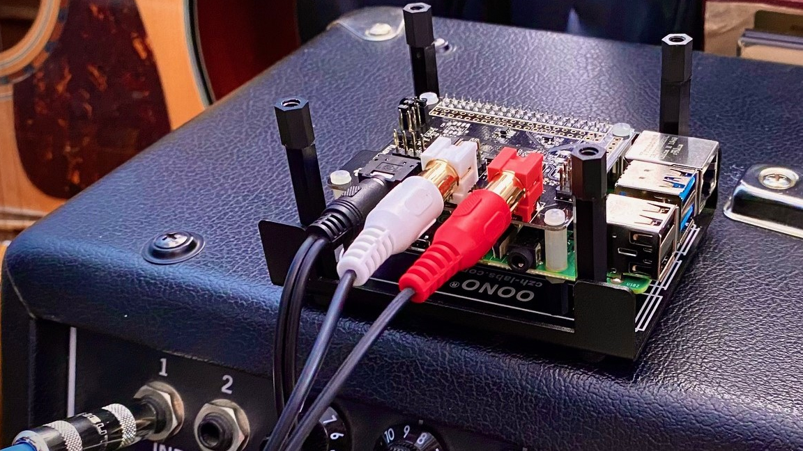 this-raspberry-pi-guitar-pedal-uses-machine-learning-for-effects