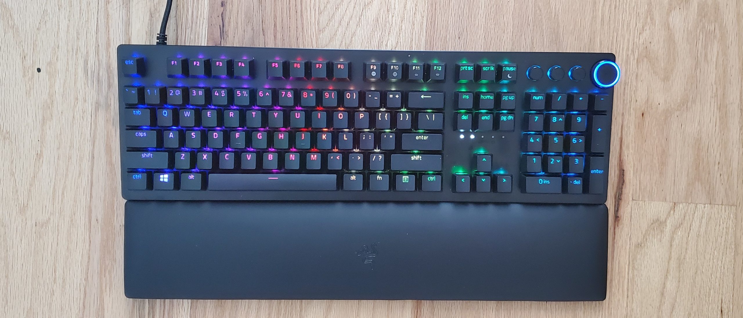 razer-huntsman-v2-8,000-hz-keyboard-review:-everything-but-the-kitchen-sink